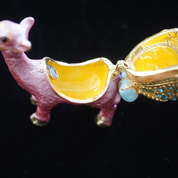 Cute Pink Camel Ring Protector - Picture 7 of 8